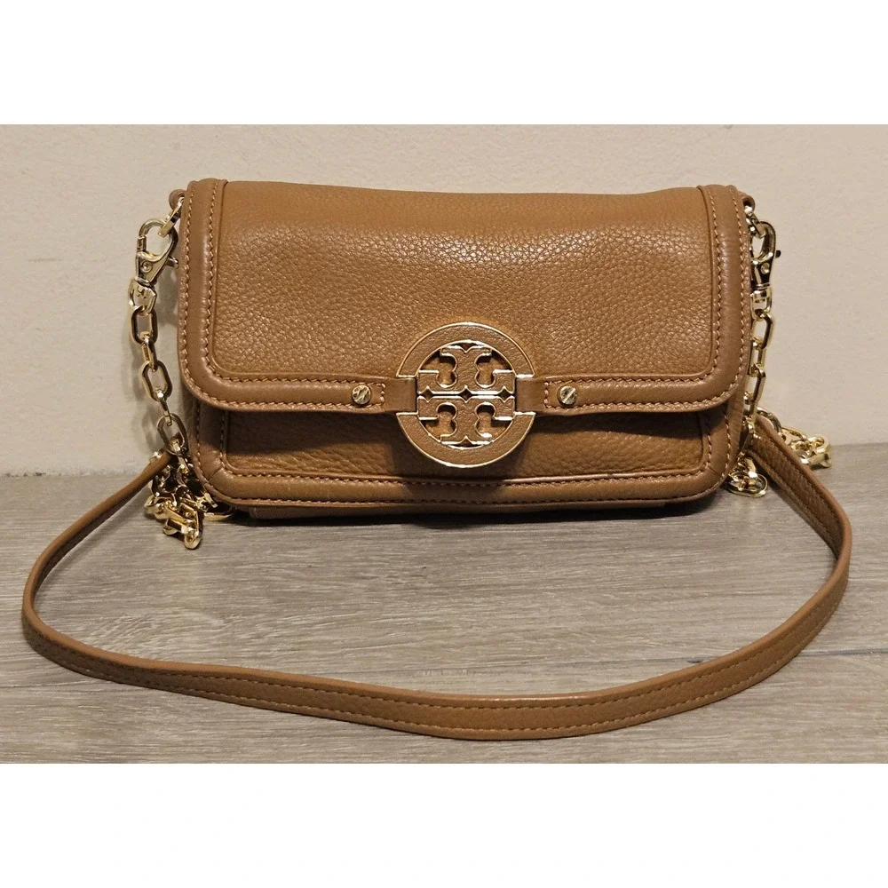 Tory Burch Amanda Tan Pebbled Leather Crossbody Bag Clutch Gold Logo